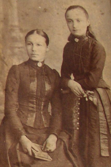 ANNA HASENKAMP & moeder HELENA in DUISBURG