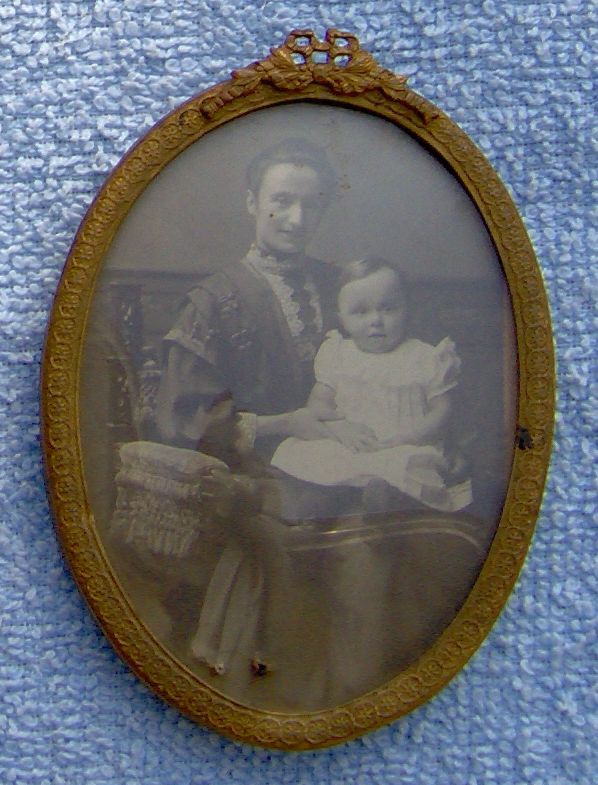 KleinGEORGE met moeder ANNA HASENKAMP